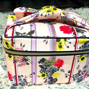 Cosmetic Bag❤️❤️❤️💕💕💕😍😍😍💃🏽💃🏽💃🏽💃🏽